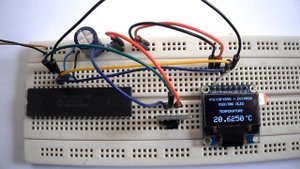 PIC18F4550 with SSD1306 OLED and DS18B20 temperature sensor