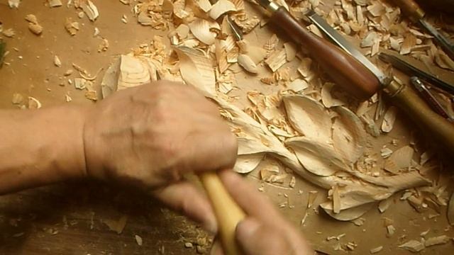 Резное панно роза. Роза из сосны резьба по дереву.