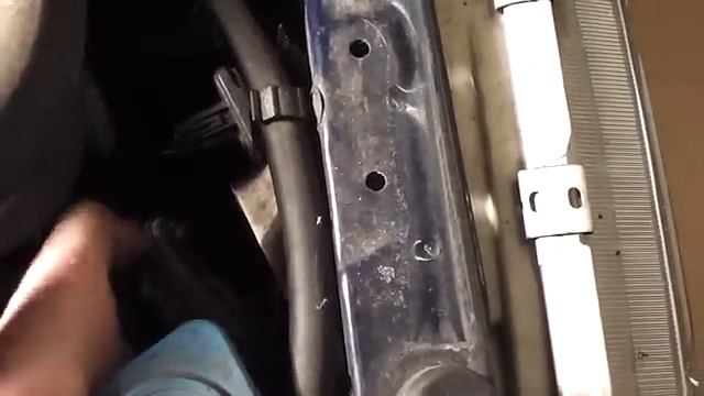 Volvo S40 V40: Headlight Replacement