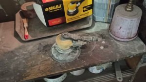 Пневматическая эксцентриковая шлифовальная машинка SIGMA или шлифмашинка YATO.