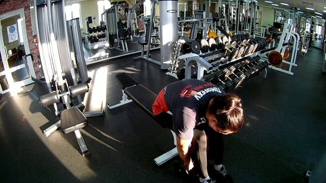 Махи с гантелями в наклоне сидя на скамье смотреть онлайн