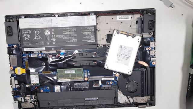 How to upgrade SSD and memory at Lenovo ThinkPad T550 смотреть онлайн