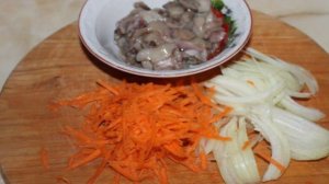 Булгур с лесными грибами и морковью в сметанном соусе