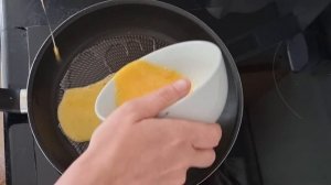 Кето рулет с авокадо и красной рыбой