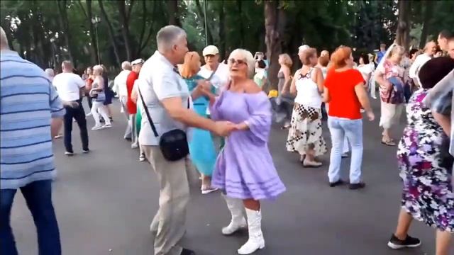 СЛОВНО ВЕСНА,ТЫ В СИРЕНЕВОМ ПЛАТЬЕ!!! смотреть онлайн