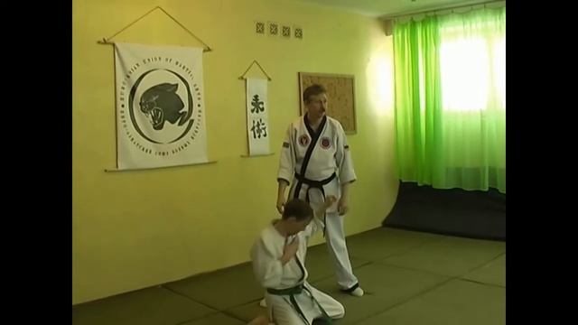 Кёнгму Хапкидо. Защита болевым от захвата спереди за волосы. (Вариант №1) смотреть онлайн