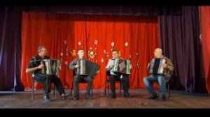 "Карапет" на баяне и трёх гармошках!