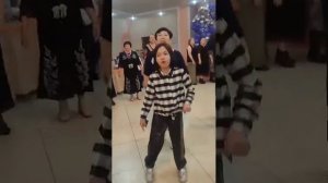 танец под песню Балкия