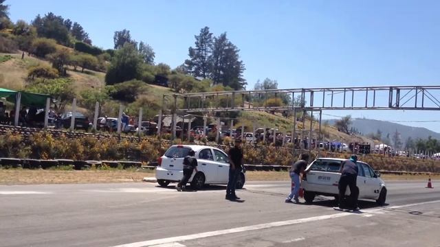 Nissan March K13 v/s Citroen AX 5° DragFest ChileDragRacing @ Las Vizcachas смотреть онлайн