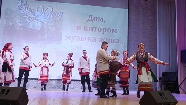 Саранские студенты Института национальной культуры МГУ им.Н.П. Огарёва танцуют и поют лучше всех! смотреть онлайн