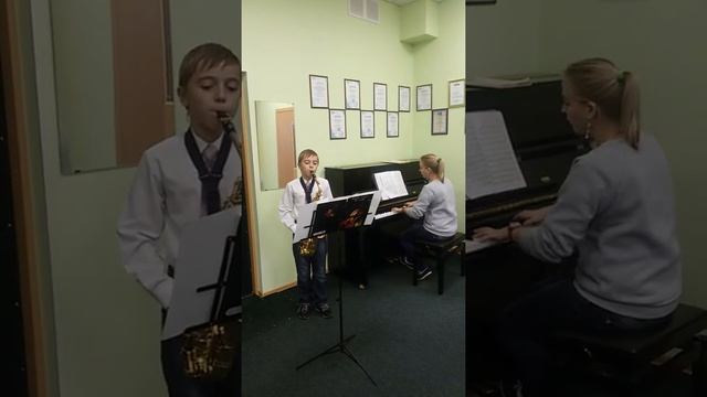 Вальс на саксафоне Адриан смотреть онлайн