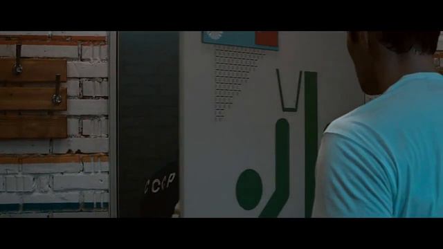 Движение вверх  "Давно они тебе своими та стали?"