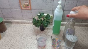 Универсальное средство для чистки всех поверхностей.