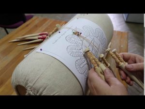 Плетение на коклюшках. Урок 9. Работа со сколком.