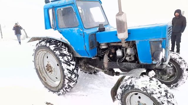 Трактора МТЗ-82,ЛТЗ-60,Т-40 и Т-25 в сборе!Т-40 с прицепом полный грузом застрял в глубоком снегу смотреть онлайн