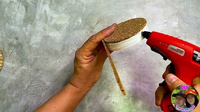 ?ТАКУЮ КРАСОТУ НЕ КУПИШЬ В МАГАЗИНЕ,А СДЕЛАТЬ ЛЕГКО ИЗ БАНКИ И ДЕРЕВЯННЫХ ПРИЩЕПОК?ИДЕЯ ДЛЯ КУХНИ