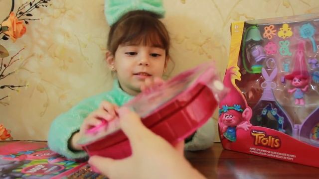 Новый мультик Тролли. Огромная посылка , Тролли мультик . Много подарков. смотреть онлайн