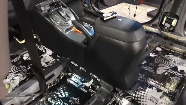 Kia Sportage качественная, дополнительная шумоизоляция позволяет не перенапрягать себя уличным шумо смотреть онлайн