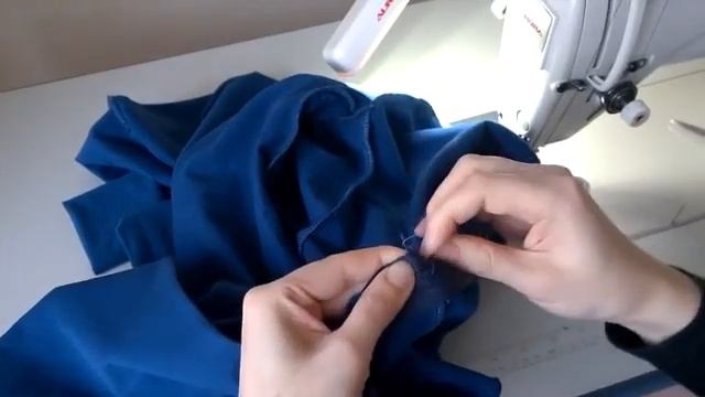 Как втачать (пришить) молнию в толстовке смотреть онлайн