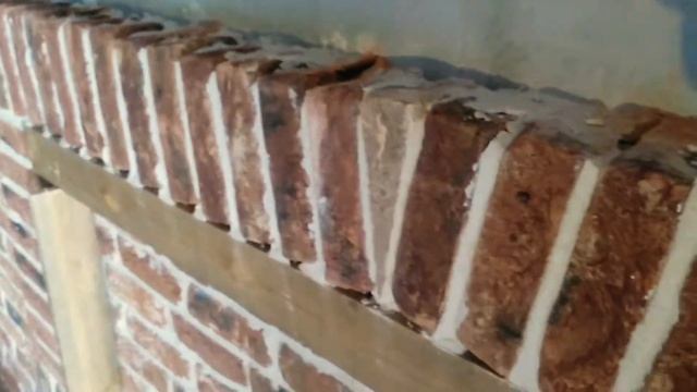 Отделка бани декоративным кирпичом. Отделка комнаты отдыха в бане. Кирпич ручной формовки