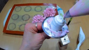 Торт с ХРИЗАНТЕМАМИ и ЛИЛИЯМИ / Украшение торта/ Цветы из белкового крема / МК / Olya konditer