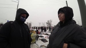ПОСЛЕДНЯЯ БАРАХОЛКА в мирном Киеве БАЗАР есть БАЗАР каждый ЗАРАБАТЫВАЕТ как может Украина
