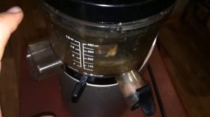 Как открыть крышку шнековой соковыжималки если ее заклинило / How to unlock vertical juicer
