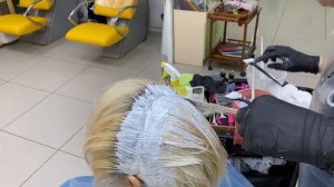 Осветление темных корней на отросшем блонде  и тонирование в  оттенок 10.0  светлый платиновый блон