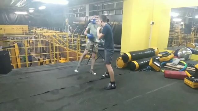 Маркин.Д.Н. Тула. ХУЛИГАН. Тренировка 3 ноября 2017 г. Спарринги. Отработка "крестов". рука + нога. смотреть онлайн