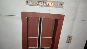 Макет пассажирского лифта. Панель местоположения кабины на 1-м этаже