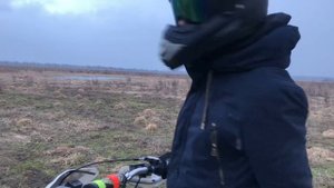 Открыл мото сезон 2023 -катаюсь на питбайке по грязи мини видео
