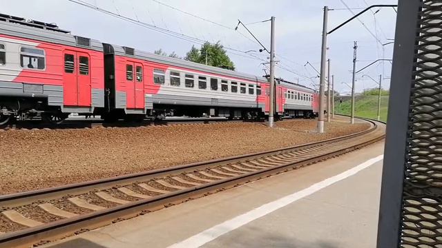 Электропоезд ЭД4М-0292 прибывает на станцию Разъезд Иня смотреть онлайн