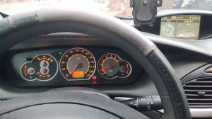 Основы управления автомобилем. Панель приборов автомобиля при вождении ночью.