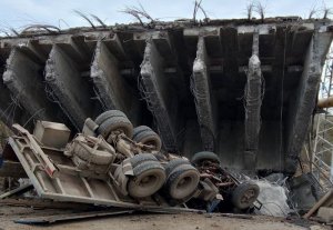 В Смоленской области рухнул мост с машинами / События на ТВЦ