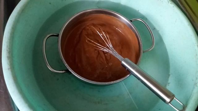 Шоколадное мороженое из заварного крема