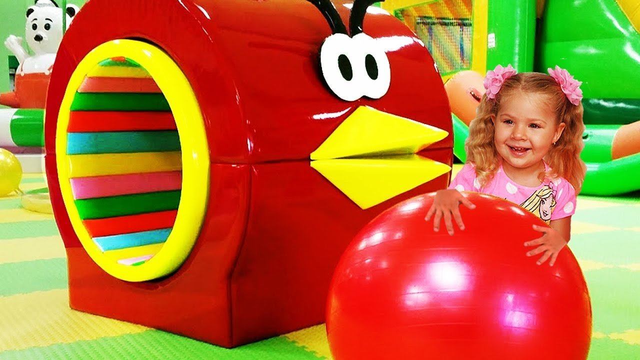 Funny kids play on the Indoor Playground Family Fun Play Area for kids / Baby songs Nursery rhymes смотреть онлайн