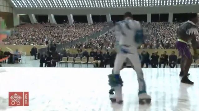 Udienza Generale con Papa Francesco - Esibizione Artisti Circo Acqua - 08.01.2020 смотреть онлайн