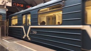 81-717/714.5М и 81-717/714.5М Перекраска Московский транспорт На станции Сретенский бульвар