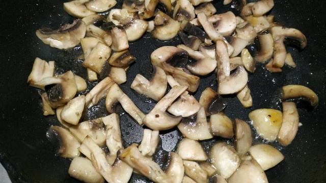 Салат с ветчиной и грибами