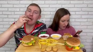 МУКБАНГ ДОМАШНИЕ БУРГЕРЫ НАГГЕТСЫ КАРТОШКА ФРИ MUKBANG HOMEMADE BURGERS NUGGETS