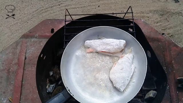 И снова дача ЖАРИМ РЕЧНУЮ РЫБУ НА КОСТРЕ смотреть онлайн