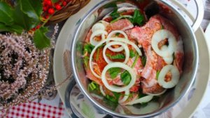 Свиная корейка на кости на мангале