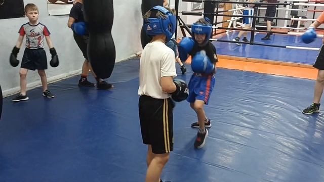 Валяшко Матвей - Султанов Денис. Спарринги МБОУ СОШ №5. 181128 смотреть онлайн