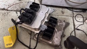 BMW F30 N20 Замена ЭБУ двигателя / Replace engine computer BMW F30 N20