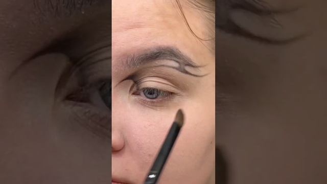 Туториал ? #makeup #графика p.s. Тона нет и брови не накрашены ❤️ смотреть онлайн