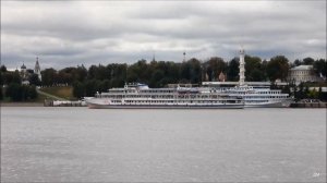 Теплоход Михаил Кутузов прощается с Ярославлем 6 09 2022г