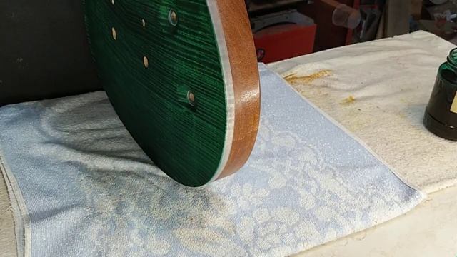Flame maple top staining timelapse смотреть онлайн