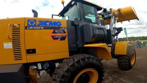 Немного не дотянул! Фронтальный погрузчик XCMG LW300FN