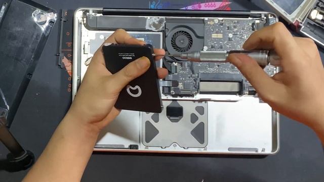 Thay Ram Nâng SSD thay pin cho Macbook pro 2009. Nâng cấp tại nhà P 14 смотреть онлайн