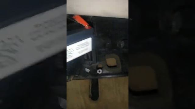 снятие резервного аккумулятора. Mercedes w221 s500 смотреть онлайн